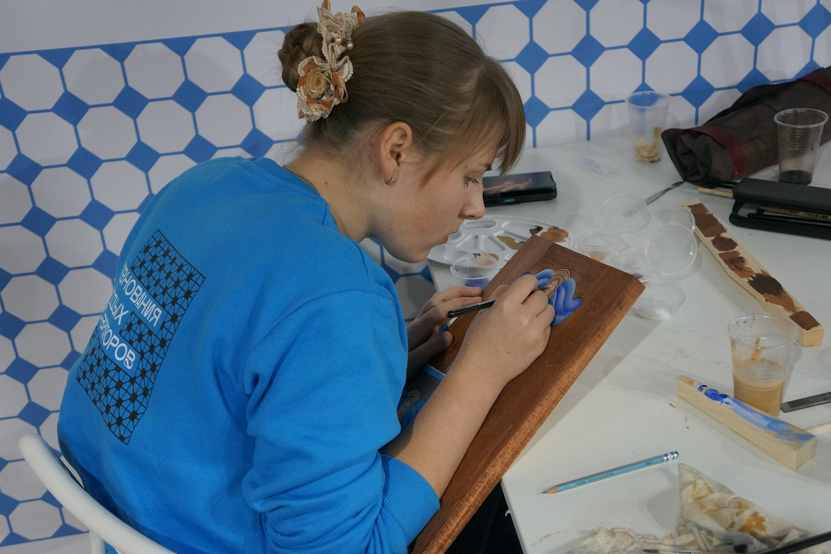 Olga Prudnichenko at work. Photo courtesy of V. S. Torbik
