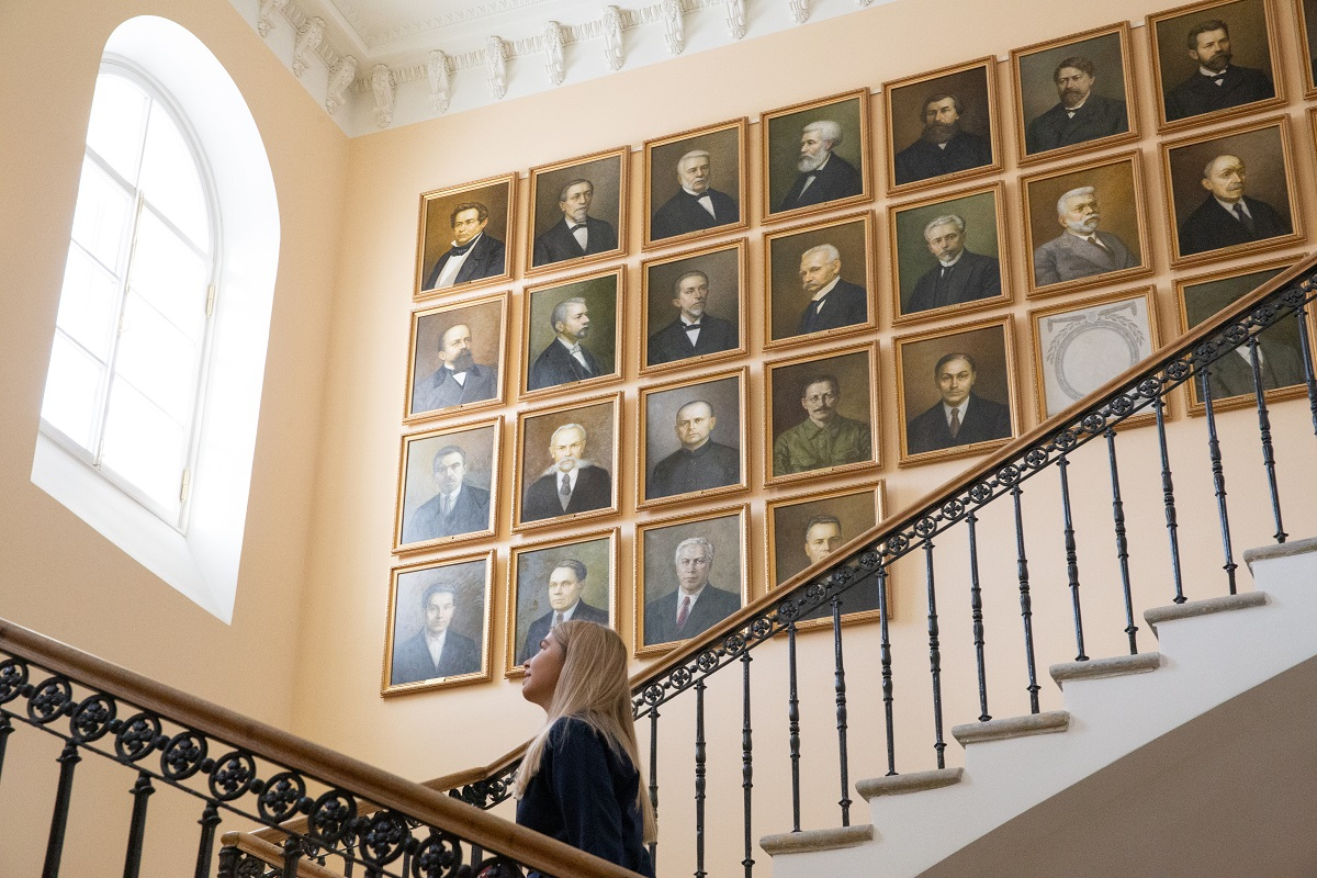 Photo from this issue: Rectors&rsquo; Portrait Gallery opened in&nbsp;the Twelve Collegia building as&nbsp;part of&nbsp;the 300th anniversary celebration of&nbsp;St&nbsp;Petersburg University. Source: the St&nbsp;Petersburg University Archive Depository