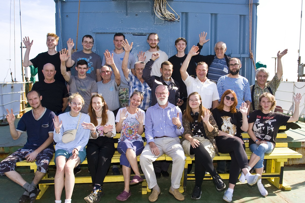 Students from Vladivostok, Moscow and St&nbsp;Petersburg among the expedition participants aboard the research vessel "Akademik Oparin" as&nbsp;part of&nbsp;the "Environmental Safety of&nbsp;Kamchatka and Adjacent Waters" programme, August-September 2023 (photo by&nbsp;I&nbsp;F Alekseev).