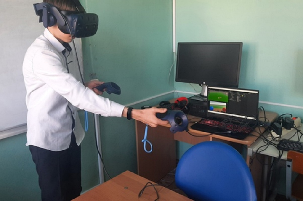 VR trainer testing. Photo courtesy of Daniil Grinenko