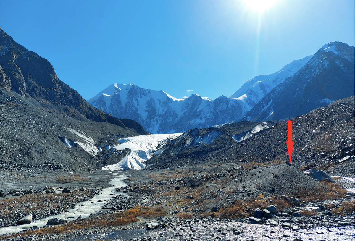 The end of the Bolshoi Maashei glacier © Remote Sensing